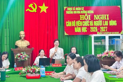 🏠✨ TRƯỜNG MN HOA HƯỚNG DƯƠNG: TỔ CHỨC THÀNH CÔNG HỘI NGHỊ CBVC & NLĐ NĂM HỌC 2026 – 2027 ✨ Chiều ngày 02/10/2026, Trường MN Hoa Hướng Dương đã long trọng tổ chức Hội nghị cán bộ, viên chức và người lao động năm học 2026 – 2027. Hội nghị là dịp quan trọng để tập thể nhà trường nhìn lại chặng đường đã qua, thẳng thắn đóng góp ý kiến và thống nhất các nhiệm vụ trọng tâm nhằm nâng cao chất lượng giáo dục toàn diện. Với tinh thần “Đoàn kết – Dân chủ – Kỷ cương – Phát triển”, tập thể sư phạm nhà trường quyết tâm đồng lòng xây dựng môi trường làm việc đoàn kết, sáng tạo, đưa nhà trường ngày càng phát triển vững chắc. ❤️ Đoàn kết để phát triển – Trách nhiệm để thành công – Chung sức vì học sinh thân yêu!